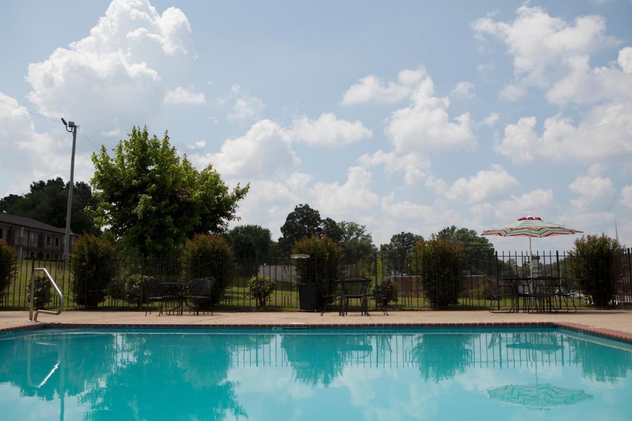 Red Roof Inn & Suites Jackson, Tn Dış mekan fotoğraf