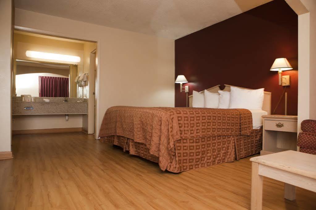 Red Roof Inn & Suites Jackson, Tn Dış mekan fotoğraf